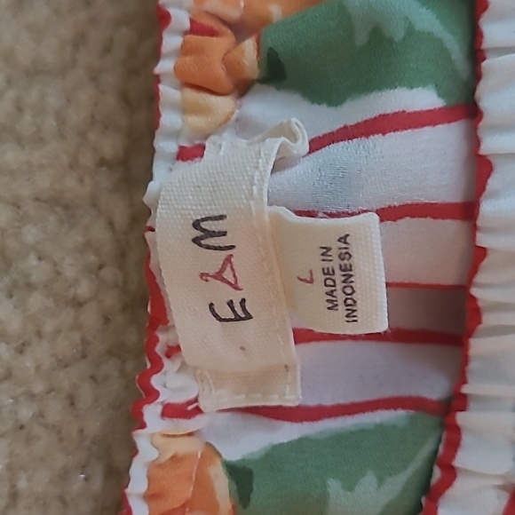 Spring Is Here! E&M Beautiful Floral Top - Picture 2 of 3